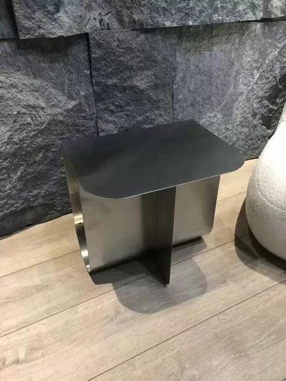 Modern Stainless Steel Side Table, Minimalist Storage Coffee Table,Accent Table，Curved Design, for Living Room, Office (Silver)