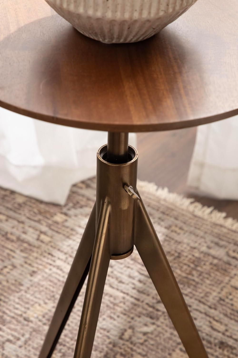 Kate and Laurel Keres Mid-Century Adjustable-Height Round Pedestal Side Table, 16 x 16 x 28, Walnut Brown and Brass, Modern Circle End Table for Use as Indoor Plant Stand or Bedroom Nightstand