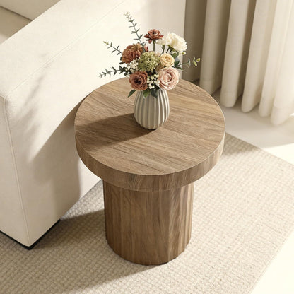 LuxenHome 19.7" H Wood Round Side Table, Natural Oak Finish Fluted Small Accent End Table, Mid Century Modern Wooden Coffee Table for Small Spaces, Bedside Night Stand for Couch, Living Room