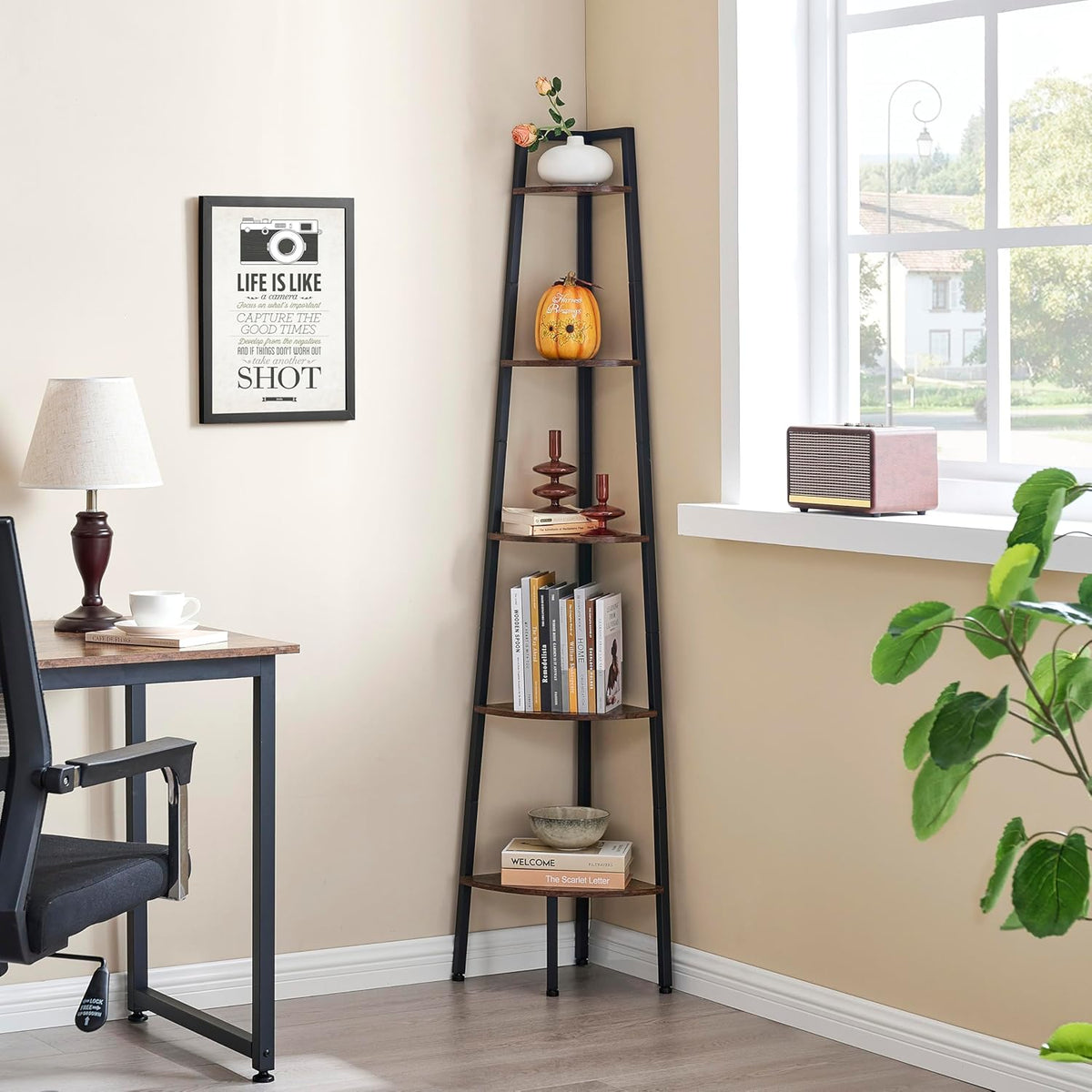Hoctieon Corner Shelf, 5-Tier Corner Bookshelf, Rustic Ladder Shelf, Industrial Display Stand for Living Room, Kitchen, Home Office, Balcony, Small Space, Metal Frame, Rustic Brown