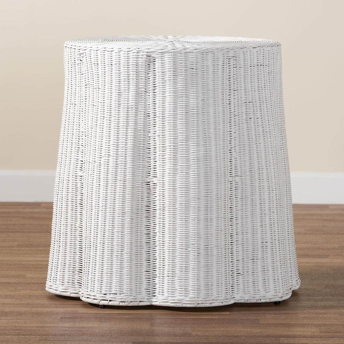 Bali & pari Palm Scallop Rattan Console Table – Handwoven Wicker Round Accent Table for Living Room, Sunroom or Foyer Place, Coastal Boho Style in White